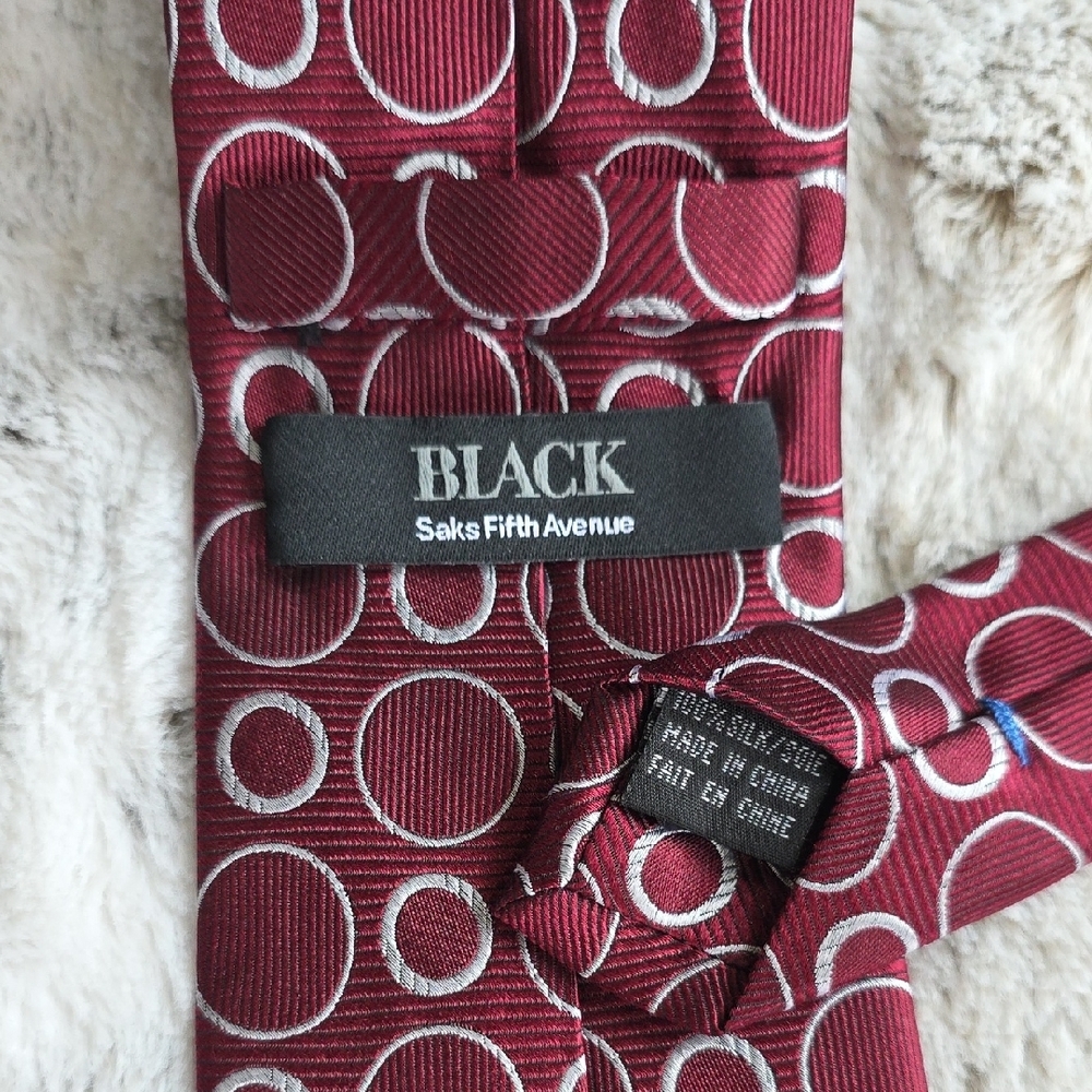 BLACK Saks Fifth Avenue Maroon Tie with White Circle Pattern - Picture 2 of 6